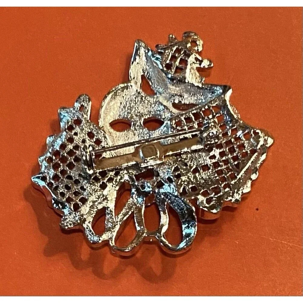 Vintage Women’s Brooch Pin Mardi Gras Silver Tone 1.75” - Picture 2 of 3